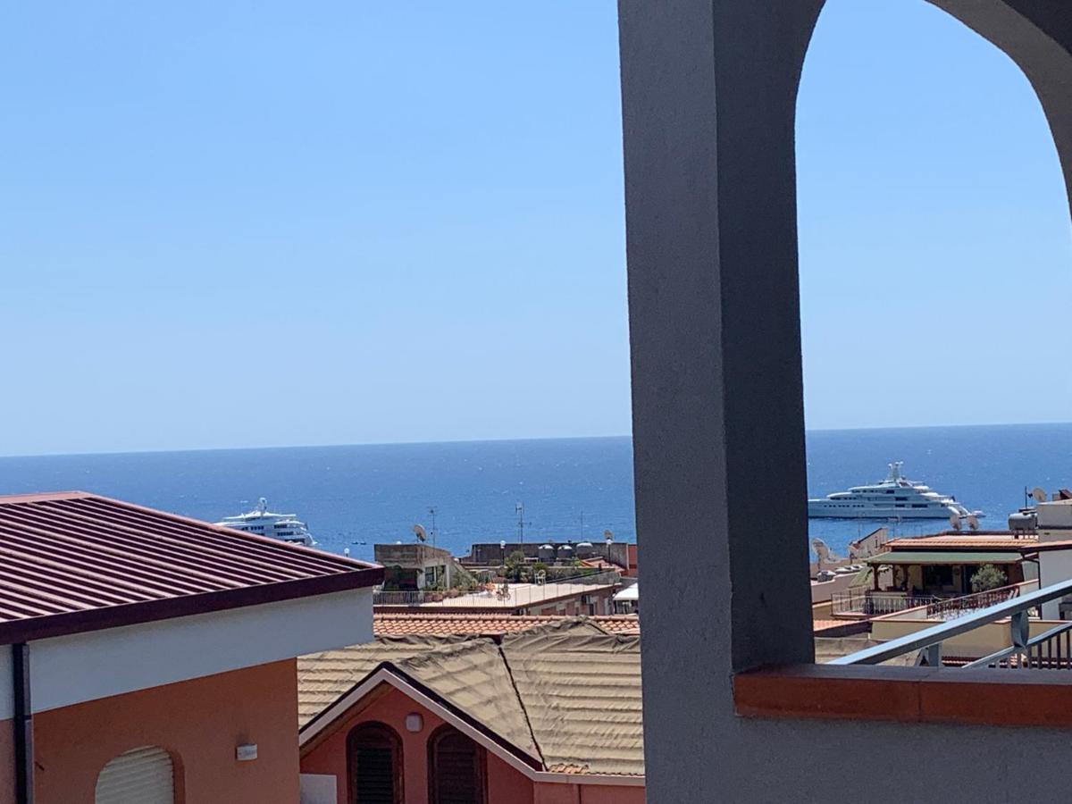 Residence La Fenice Ff Джардіні-Наксос Екстер'єр фото